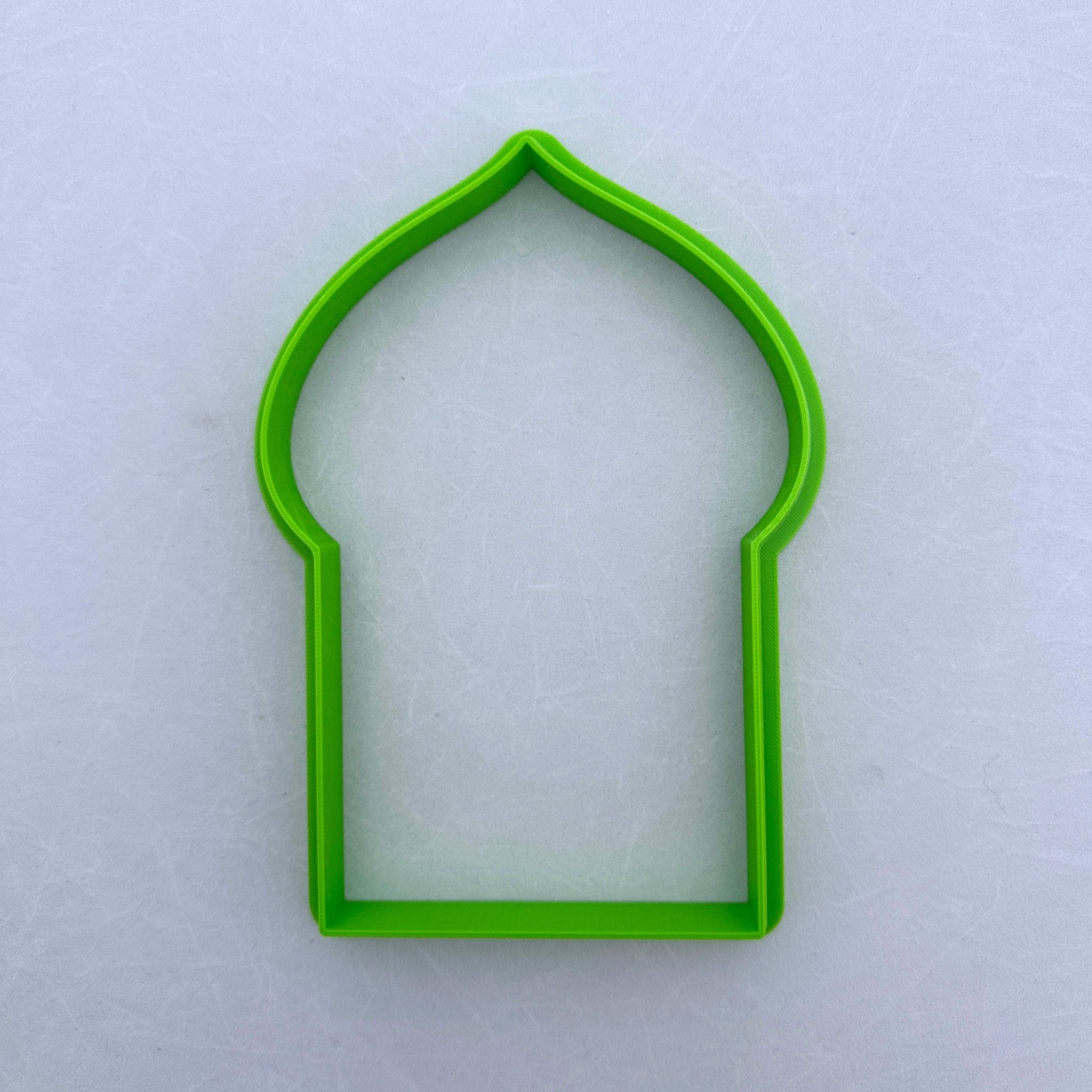 Pointed Arch Wall Vase Cutter
