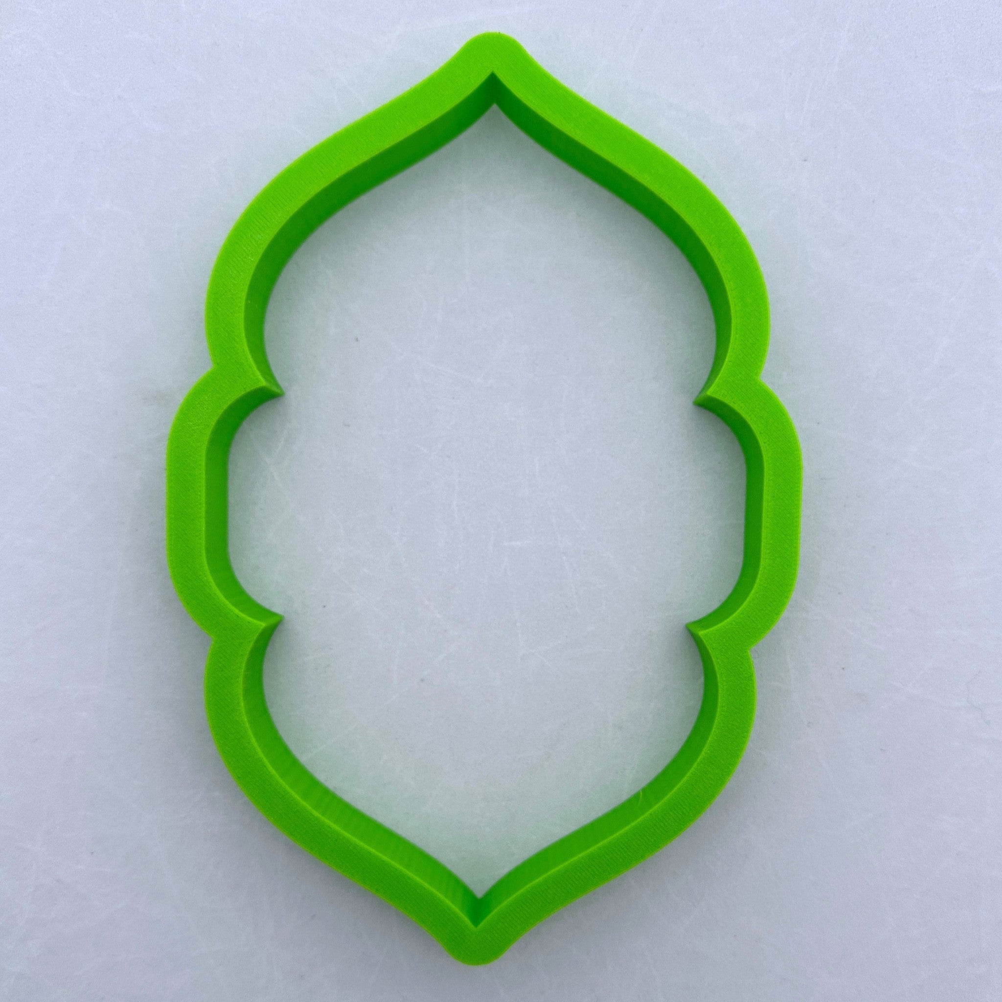 Double Pointed Arch Wall Vase Cutter