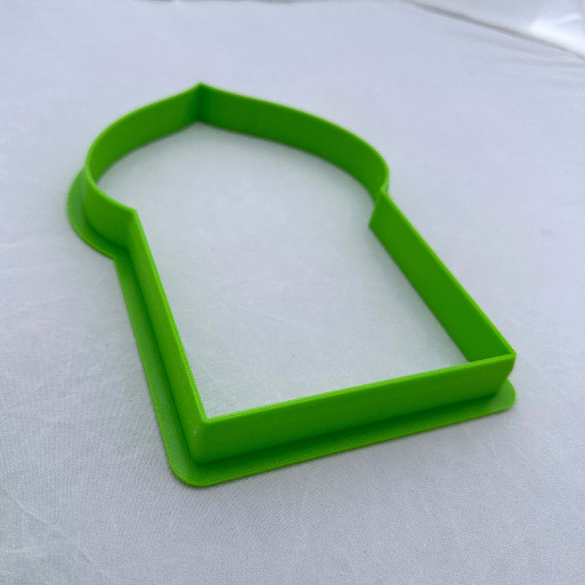 Pointed Arch Wall Vase Cutter
